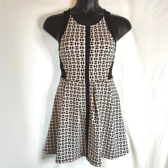 Skater Dress EUC ❤️ - Picture 1 of 10